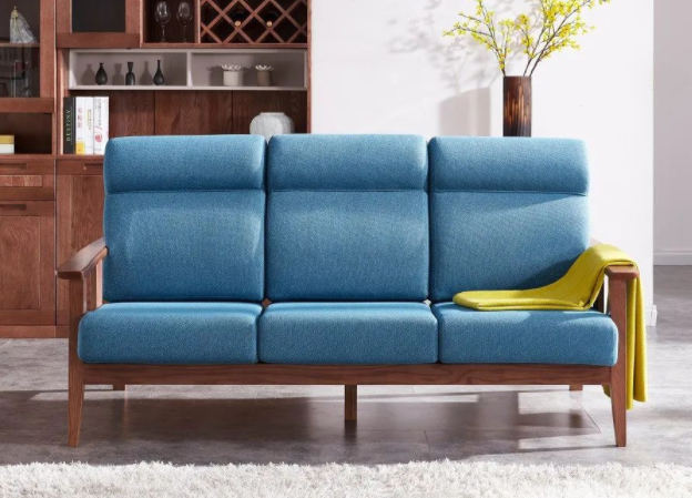 高檔實木沙發(fā)：香樟木沙發(fā)的優(yōu)點有哪些？